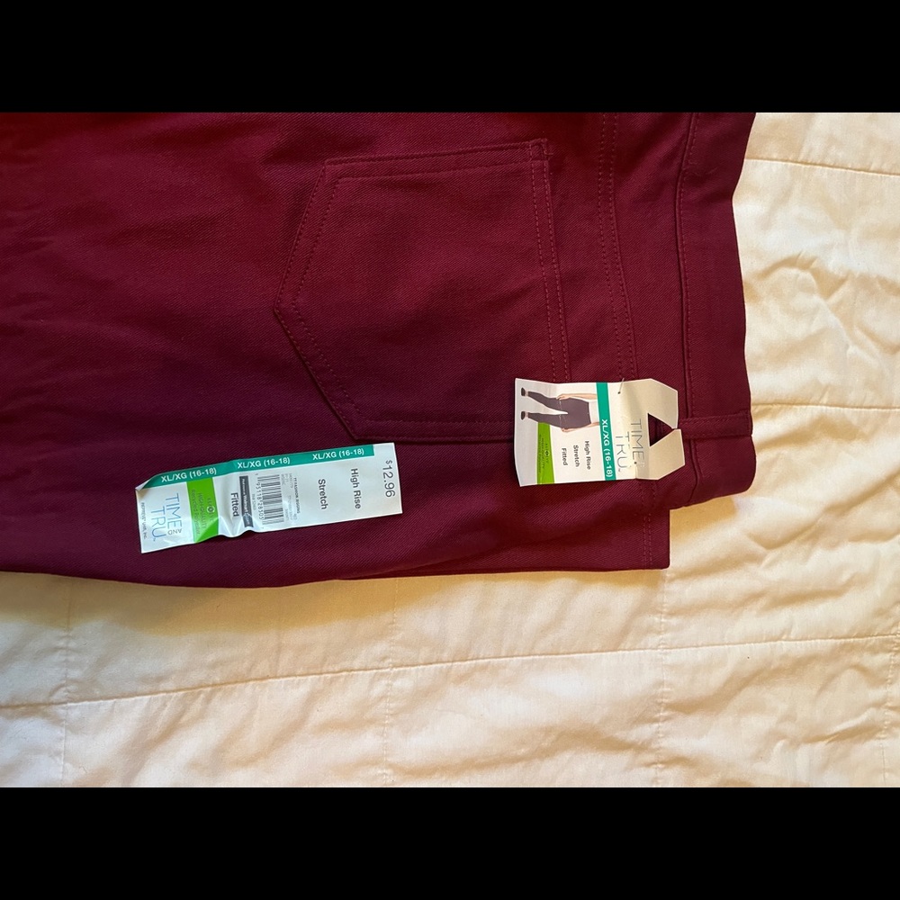 Red pants - Picture 4 of 4